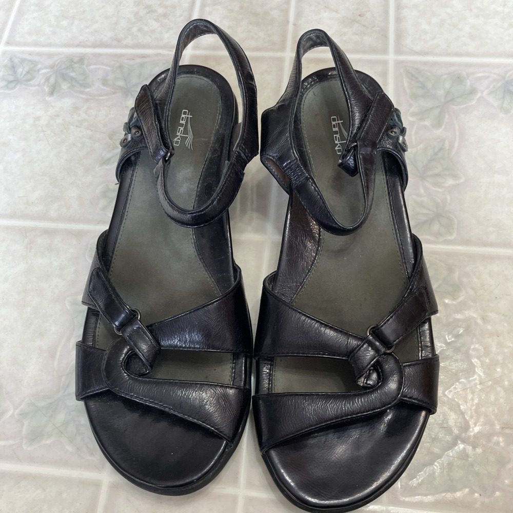Dansko Black Leather strappy‎ Open-Toe Sandals Stacked 1 1/2" Heel Sz 39 8 1/2